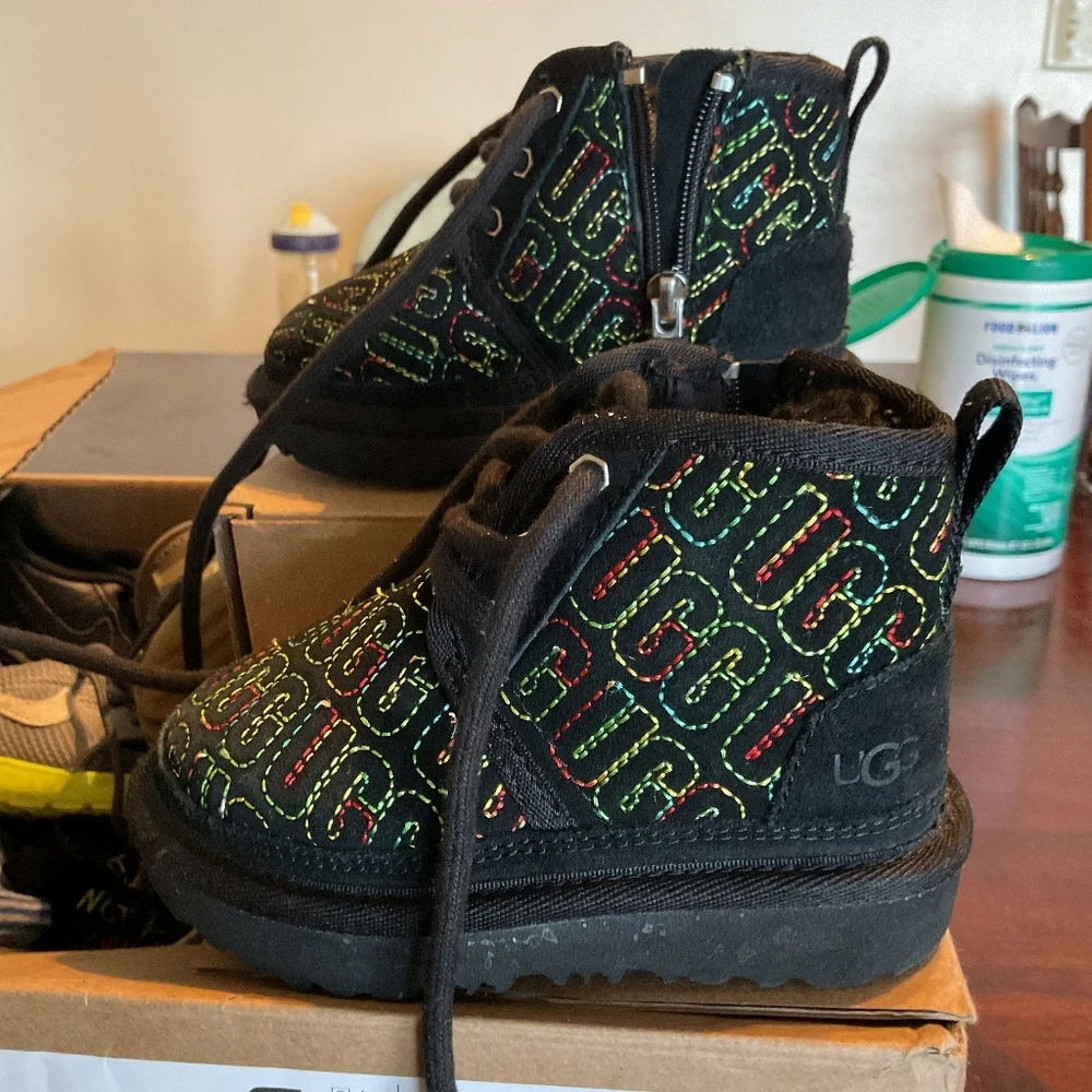UGG Kids Logo Print Neumel Boots, Size 7 Black‎ Multi